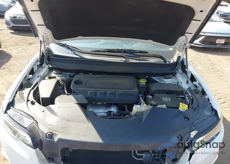 2019 Jeep Cherokee Latitude Plus Fwd from USA, damaged, VIN 1C4PJLLB2KD479513